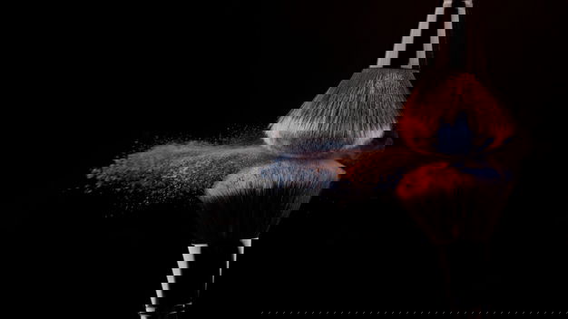 Skincare Tips For Oily Skin- The Ultimate Guide To Understand &Amp; Treat Acne! 20 Makeup Brushes Bright Powder Dark Background 23 2148209044