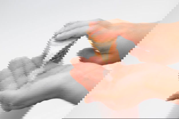 Beauty Hygiene Female Hands Pour Shampoo Wash Their Hair 165545 106