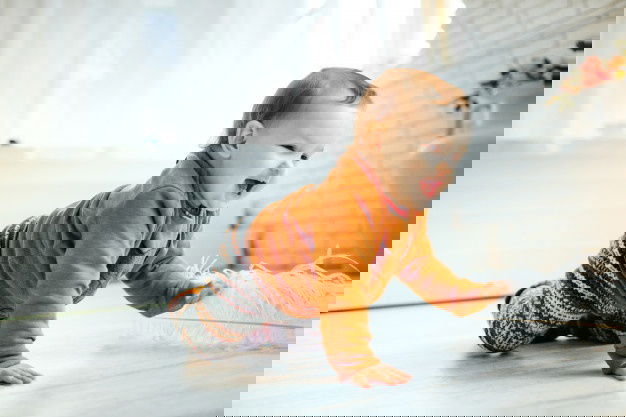 Can I Give My Baby Muskmelons? Is It Healthy? 4 Happy Child Orange Sweater Plays With Feather Floor 8353 182