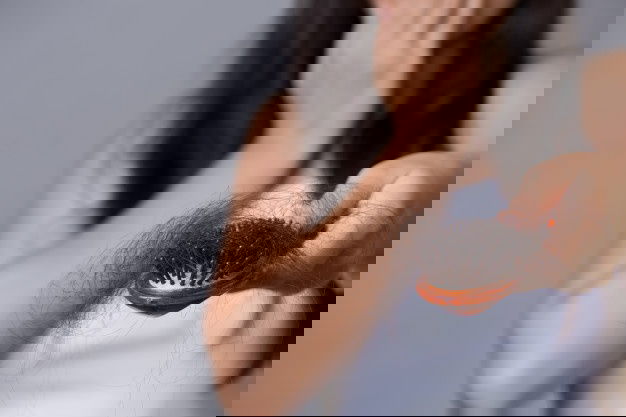 Healthy Concept Woman Show Her Brush With Long Loss Hair 53476 3277