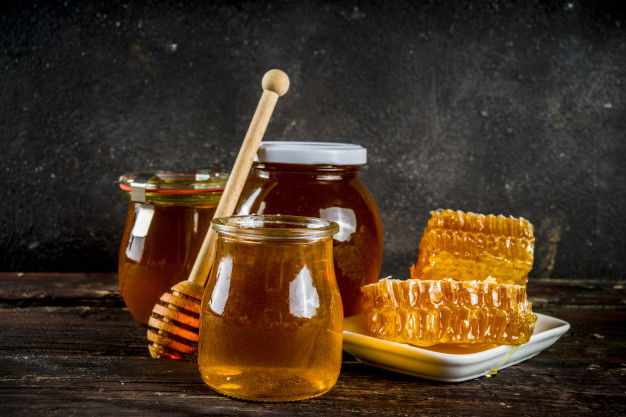 Honey Facts &Amp; Risks 5 Organic Farm Honey Jars With Honeycombs 136595 1339