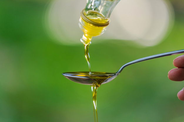 Hot-Pressed Oil Vs Cold-Pressed Oil! The Basic Overview 3 Pouring Olive Oil Into Spoon Green Park Garden Background 51195 3772 1 1