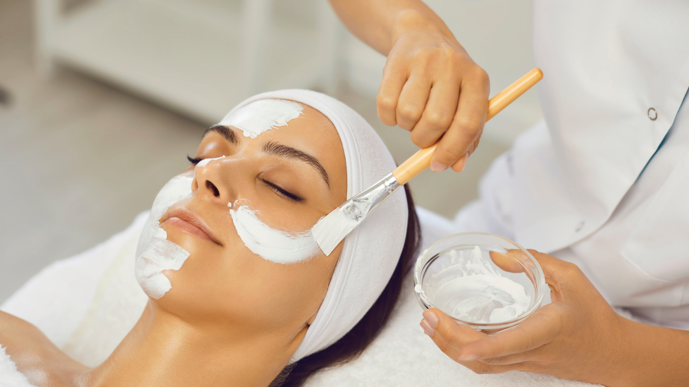 Aloe Vera Contains A Compound Called Aloin, Which Has Skin-Lightening Properties That Can Reduce Dark Spots And Hyperpigmentation.