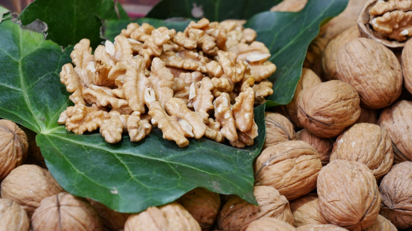 5 Miraculous Benefits Of Walnuts! 2 Crunchy And Nutrient-Rich Walnuts With A Mild, Earthy Flavor And A Hint Of Natural Sweetness. Perfect For Snacking And Cooking