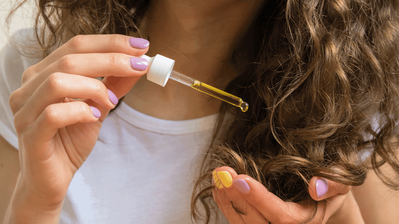 Moringa Oil Is Rich In Vitamins And Minerals Like Vitamin A, B, And E, Which Are Essential For Healthy Hair Growth. It Nourishes The Scalp And Encourages The Regeneration Of Hair Follicles.