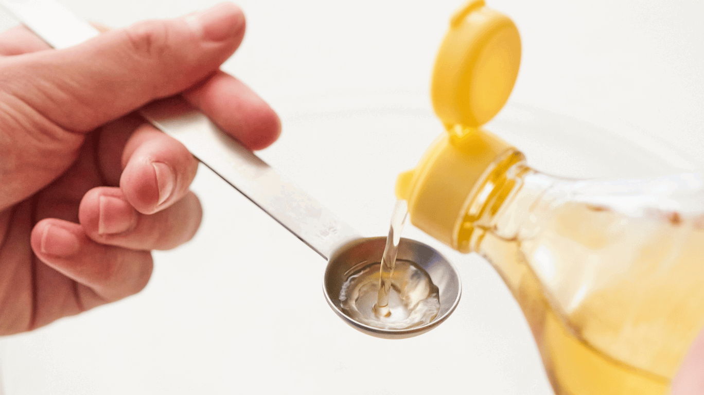 Visual Depiction Of Refined Oils And Their Potential Health Risks, Including Cancer Risk From Chemical Processing And Toxic Byproducts