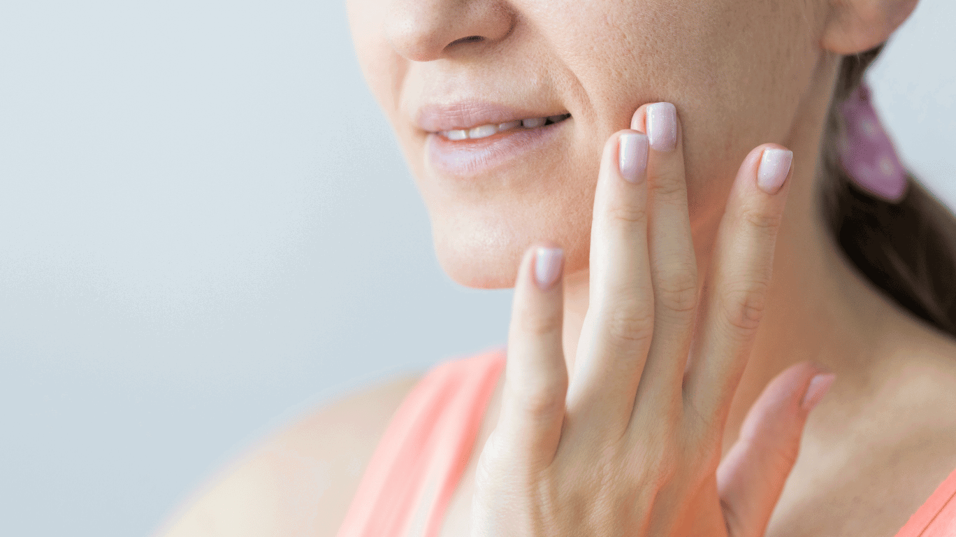 Groundnut Oil Deeply Moisturizes Dry Skin And Helps Tighten Pores. Its Vitamin E Content Nourishes And Soothes, Leaving Your Skin Soft, Smooth, And Radiant.