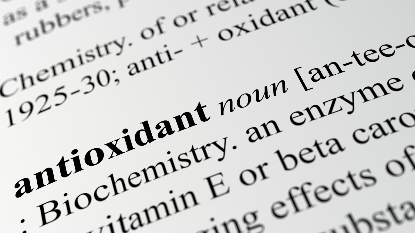 A Variety Of Fruits And Vegetables Rich In Antioxidants, Such As Berries, Spinach, And Nuts, Promoting Health And Fighting Free Radicals