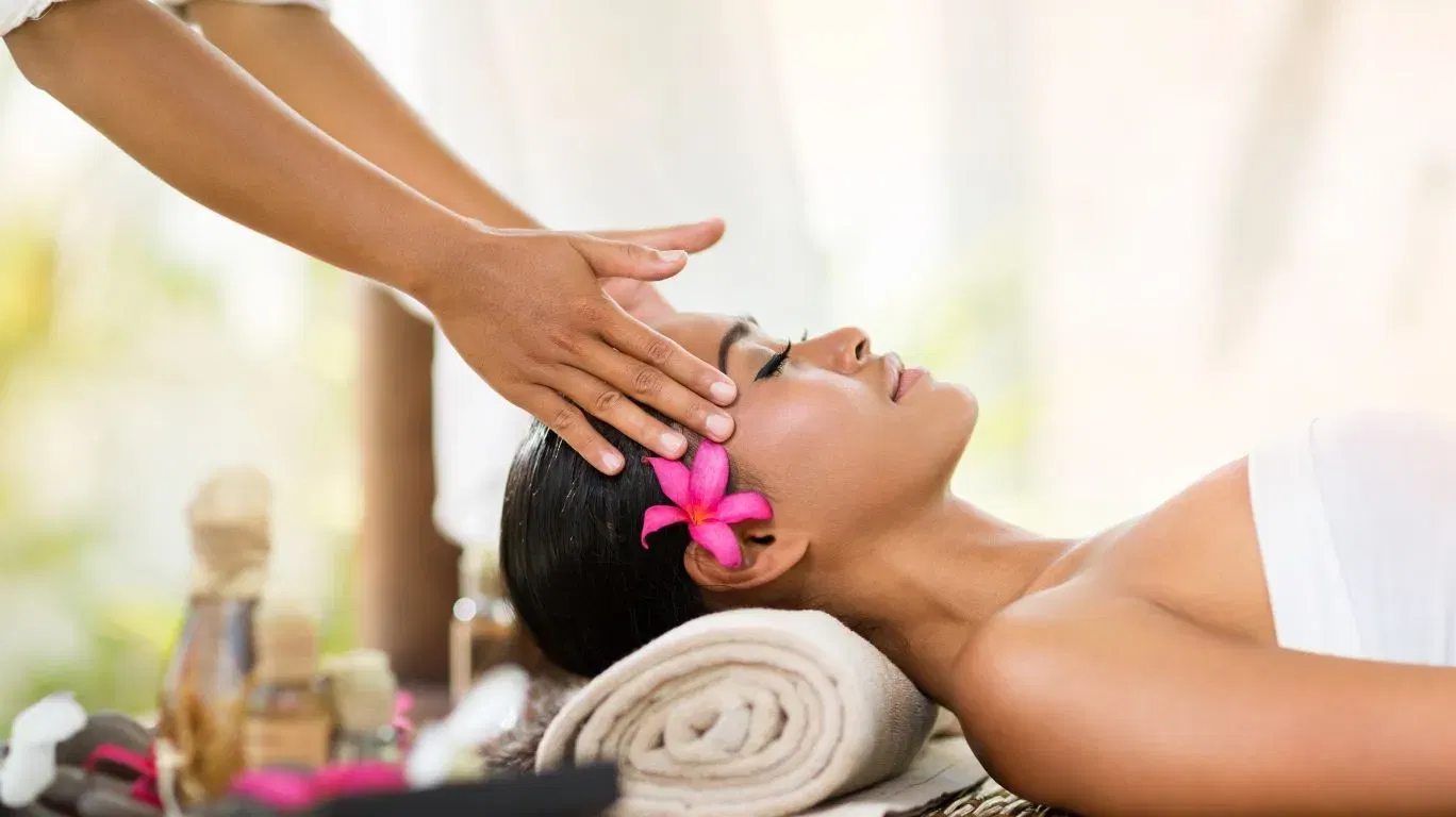 Cold Pressed Coconut Oil மசாஜ் வலி மற்றும் சோர்வை குறைக்கும்.
மூட்டுகளில் இரத்தச் சுழற்சி மேம்பட்டு நலமளிக்கும்.
தசைகள் தளர்ந்து உடல் ஓய்வாகும்.
வாரத்தில் 2 முறை சூடேற்றி மசாஜ் செய்யலாம்