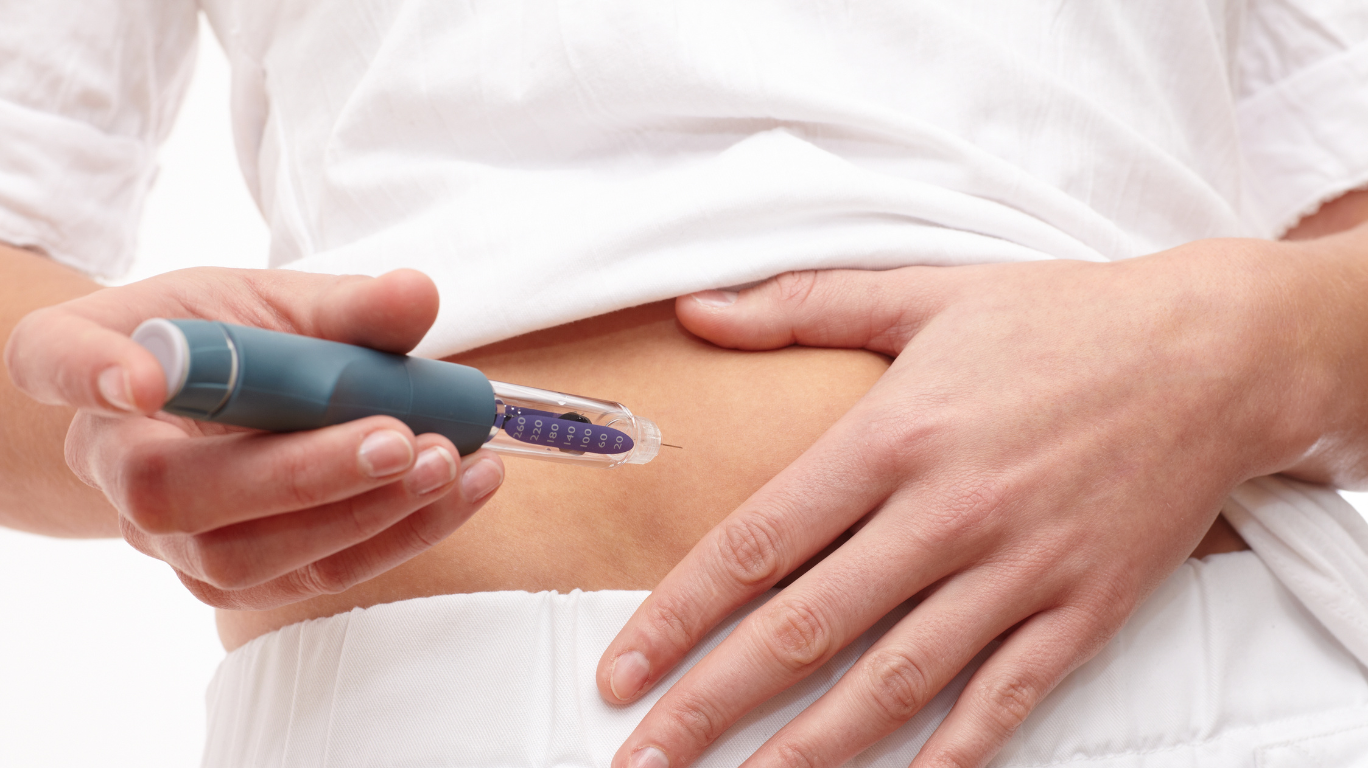 நல்லெண்ணெய்: வியக்க வைக்கும் மருத்துவ பயன்கள் 3 நல்லெண்ணெயில் உள்ள மக்னீசியம் நீரிழிவை கட்டுப்படுத்த உதவும் – இன்சுலின் சுரப்பை மேம்படுத்தும் இயற்கை தீர்வு.