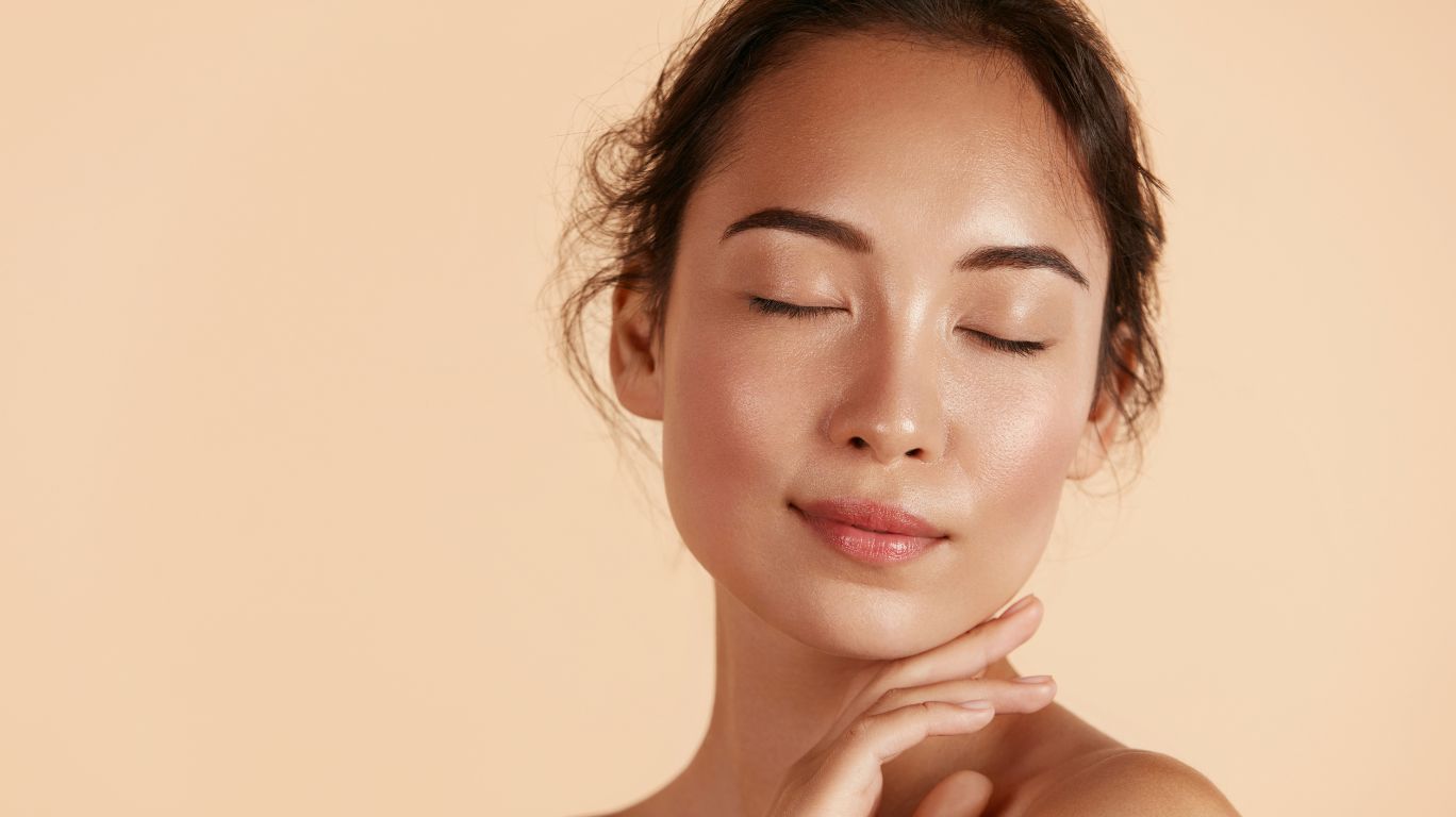 Coldpressed தேங்காய் எண்ணெய் என்பது சருமத்தின் சிறந்த நண்பன்! ரசாயனமில்லாத இந்த இயற்கை எண்ணெய், உங்கள் தோலுக்கு பாதுகாப்பும், போஷணையும் அளிக்கிறது