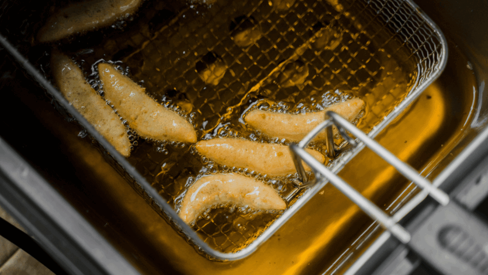 लाकडी घाण्याचं तेल (Marachekku तेल) कसं मिळतं? 6 लाकडी घाण्यातून काढलेले तिळाचे कोल्ड प्रेस्ड तेल