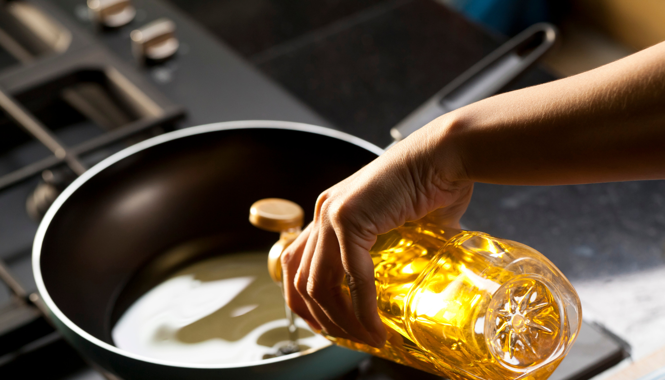 घाऊक दरात सर्वोत्तम लाकडी घाणा तेल खरेदी करा 1 Vegveglya Cooking Telanchi Bottles